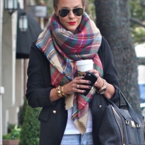 ModCloth bloggers favorite Loch & Key Tartan plaid large blanket scarf - Picture 3 of 8